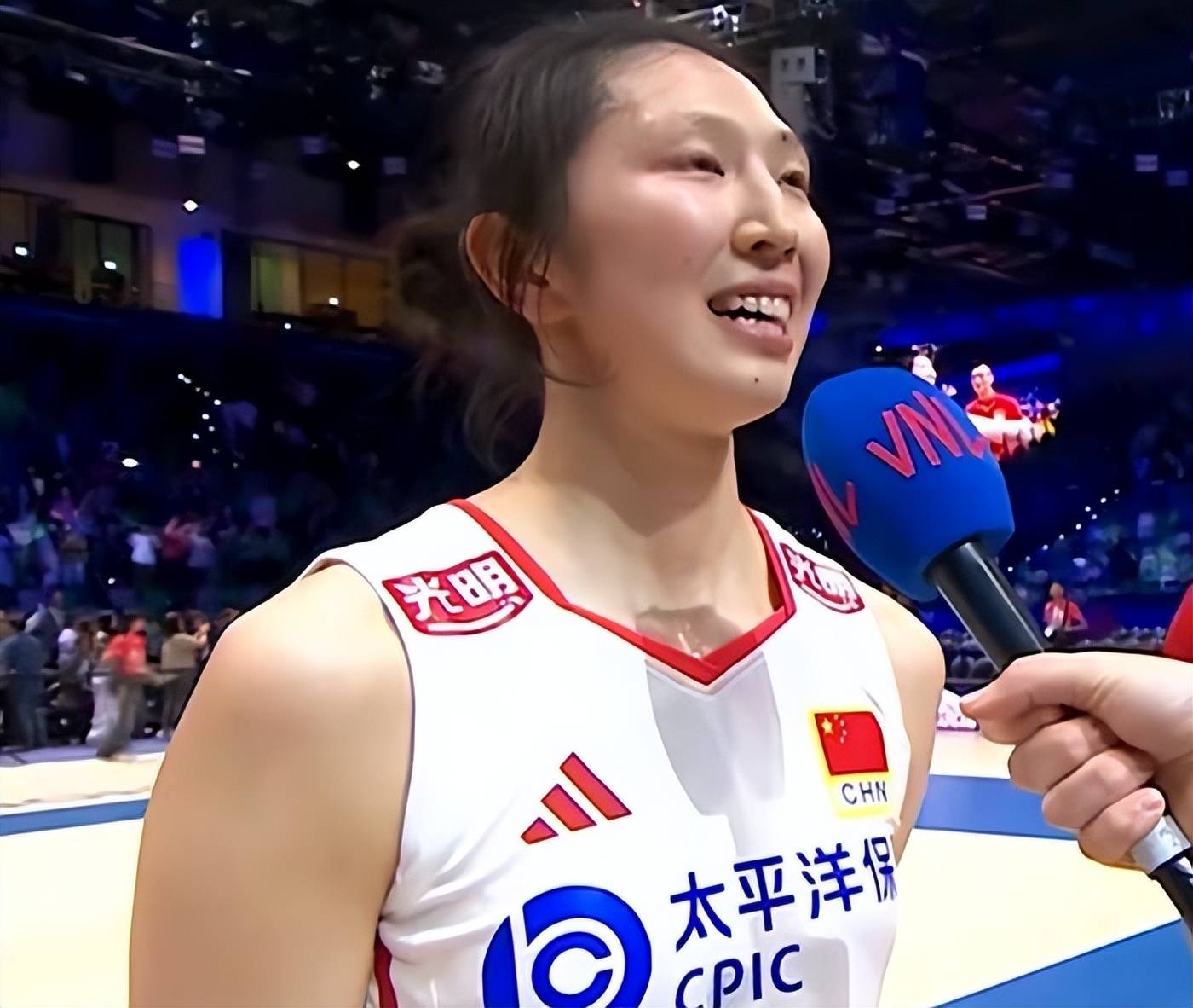 关于中国女排关键时刻救险，库里力保胜局拿下系列赛的信息