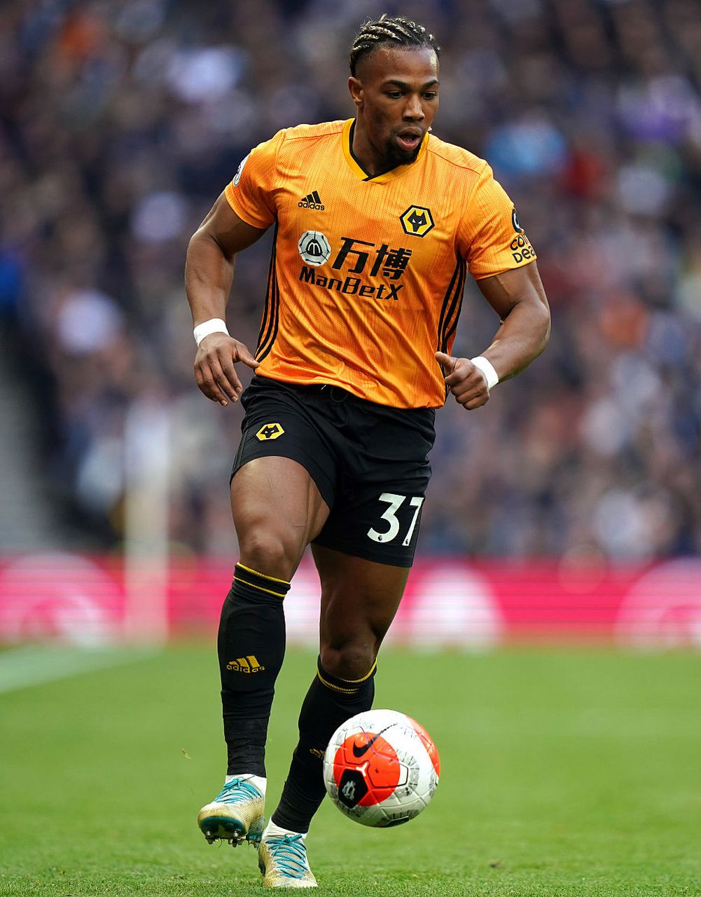 转会期托特纳姆调整名单以备欧冠；豪取连胜环节打磨；引发热议；数据趋势出现新变化的简单介绍-爱游戏导航中心