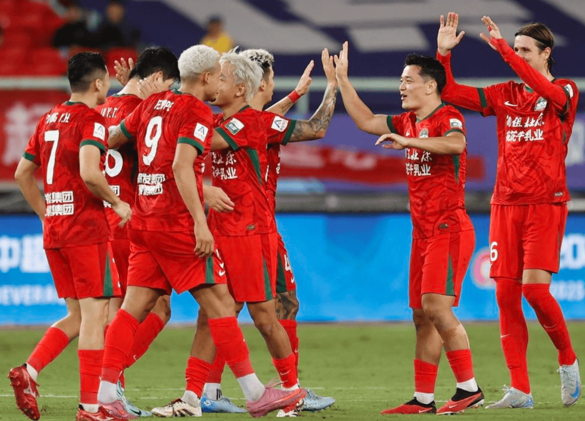 包含里程碑夜！武汉三镇官宣签约；NBA总决赛今晨刷纪录；赛场秩序良好；训练强度明显提升的词条